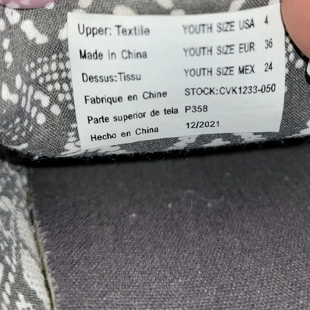 Crevo Size 4 Gray Casual Shoes